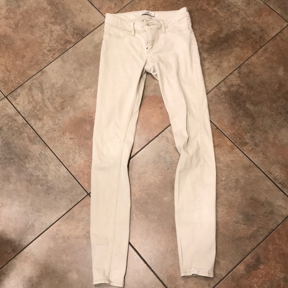 Cream colored Hollister jeans. - Picture 2 of 4